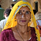 Femme dans un temple.