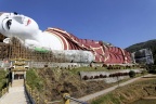 Mudon, monastère et Bouddha couché (200m).