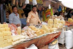 Mysore, Devaraja Market. Vendeurs de sucre de canne.