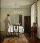 Carl Holsoe - La Femme de l'artiste dressant la table.