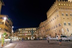 Place SIGNORIA et Palais Vecchio la nuit.