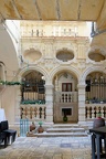 Bari, entrée de l'hôtel. (675 visits) Bari, entrée de l'hôtel.